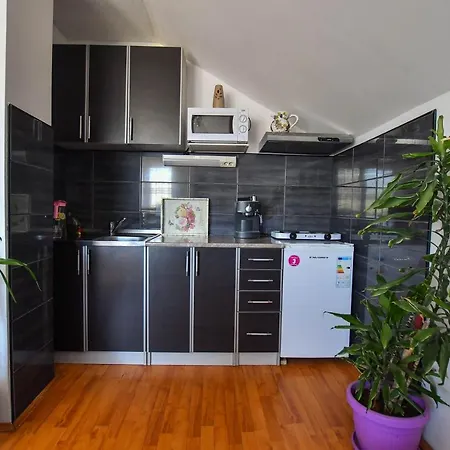 Nana Tekija Apartment