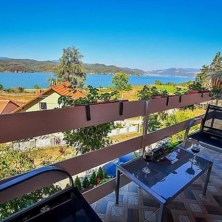 Apartman Nana Tekija